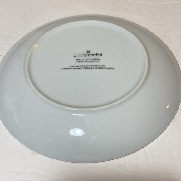 1(one) Givenchy Paris Les Fleurs De Parfums Porcelain 8.25” Lancheоn Plate Red - Picture 2 of 3